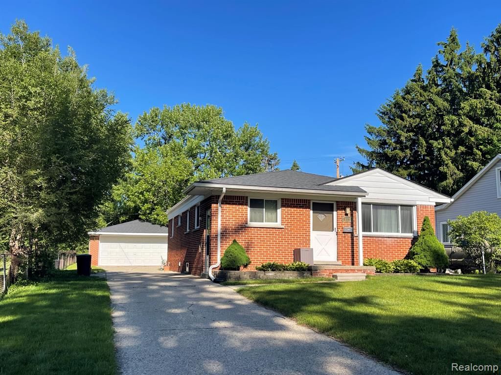 2609 Maplewood Avenue, Royal Oak, MI 48073