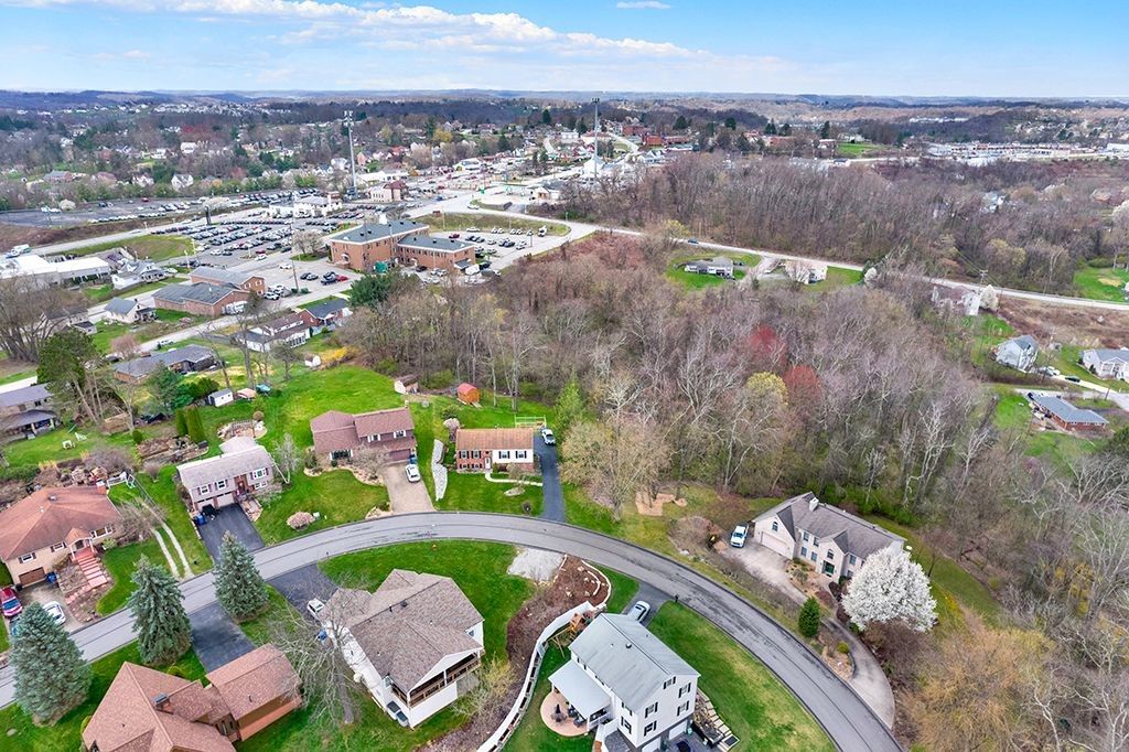 0 Hunters Woods Ln, North Huntingdon, PA 15642