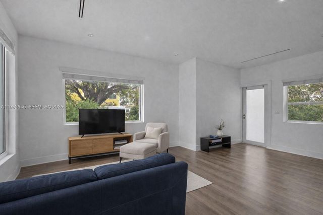 2900 SW 4th St, Miami, FL 33135