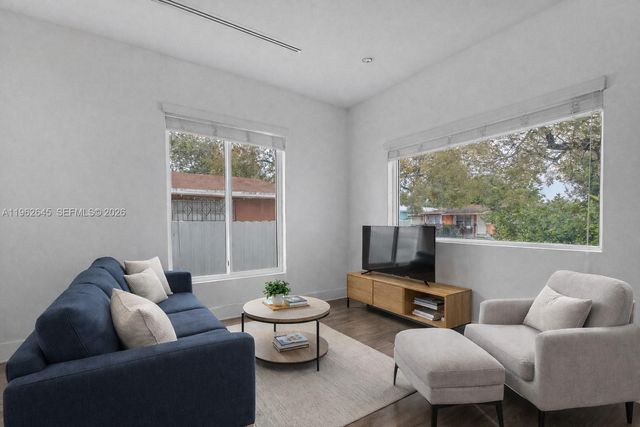 2900 SW 4th St, Miami, FL 33135