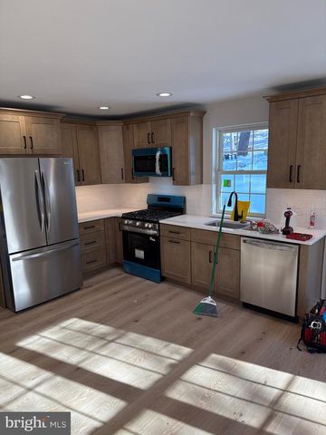 1001 PLAYWICKI ST, Langhorne, PA 19047