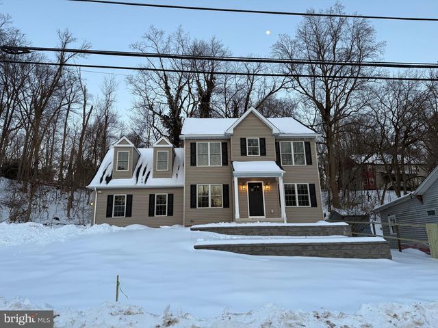 1001 PLAYWICKI ST, Langhorne, PA 19047