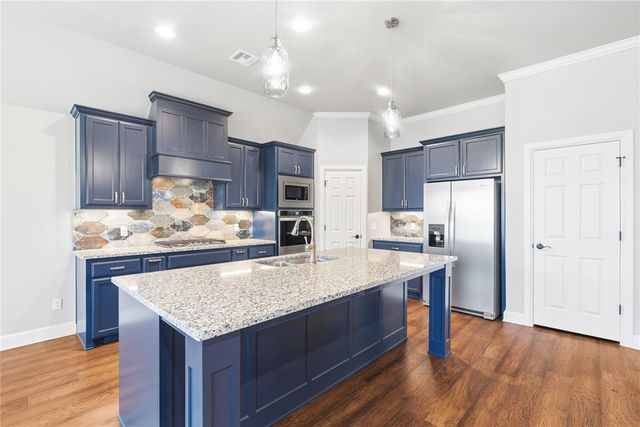 300 Bray Lane, Yukon, OK 73099