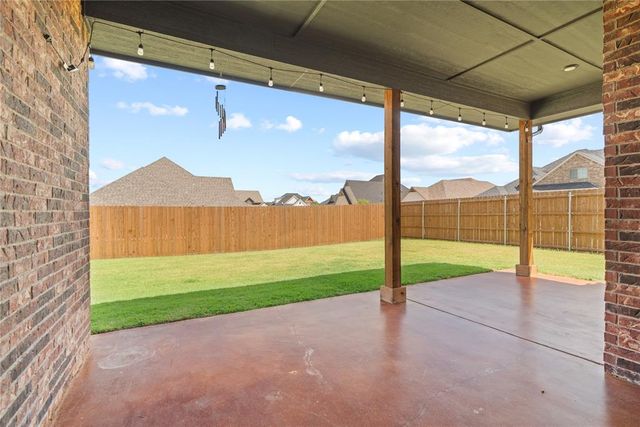 300 Bray Lane, Yukon, OK 73099