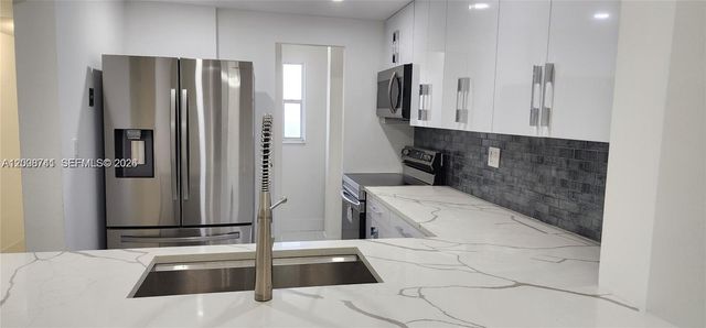 8010 N Colony Cir N 107, Tamarac, FL 33321