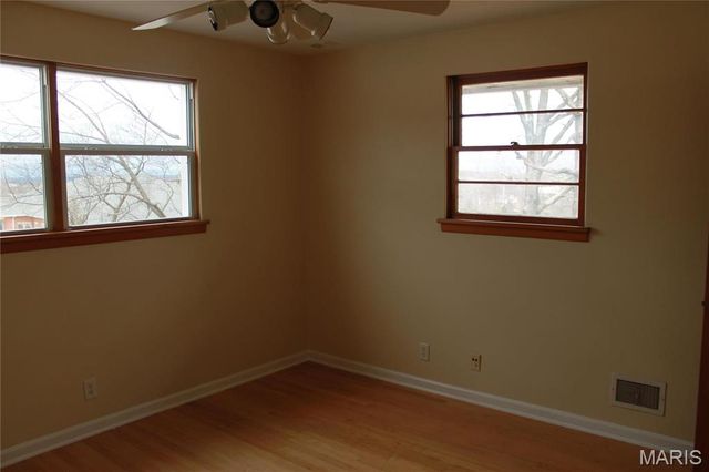 1240 N Main, St Clair, MO 63077