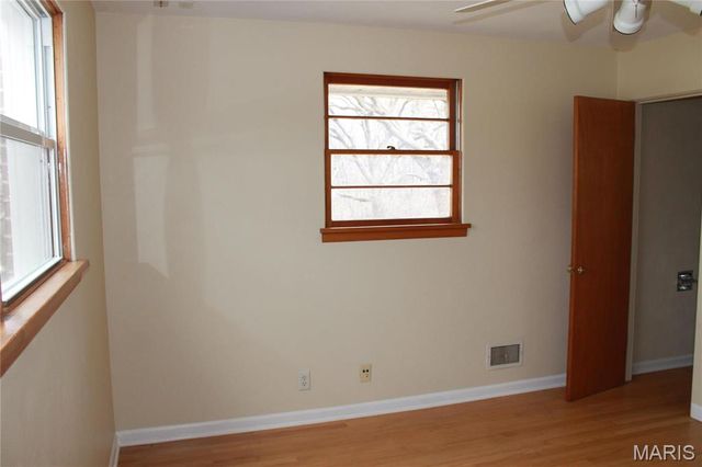 1240 N Main, St Clair, MO 63077