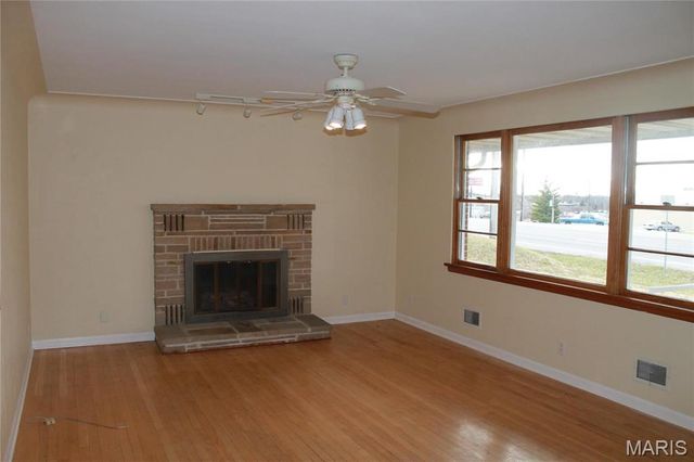 1240 N Main, St Clair, MO 63077