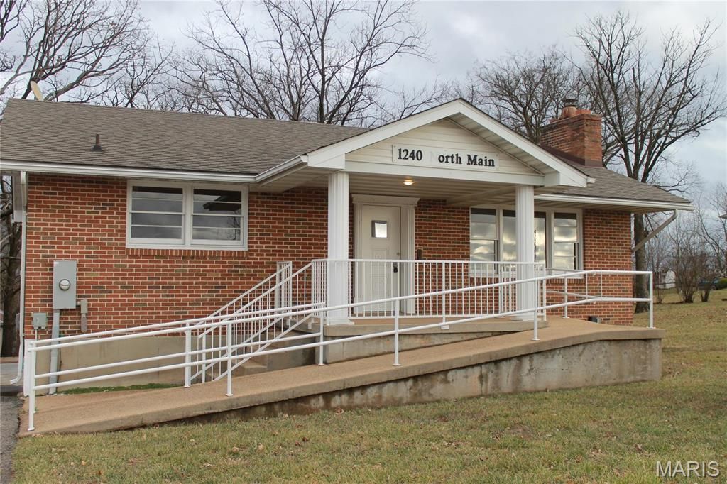 1240 N Main, St Clair, MO 63077