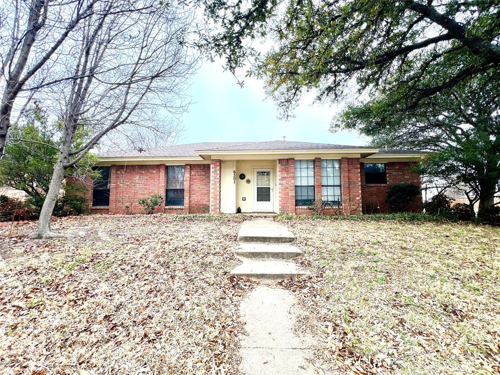 6301 Hunters Glen Drive, Watauga, TX 76148