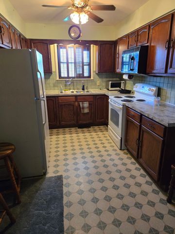 14134 N Holly Road, Holly, MI 48442