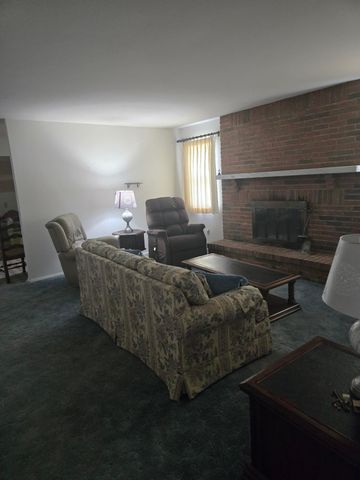 14134 N Holly Road, Holly, MI 48442