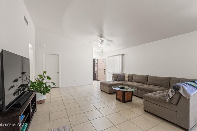 2081 W Cholla Vista Drive, Tucson, AZ 85704