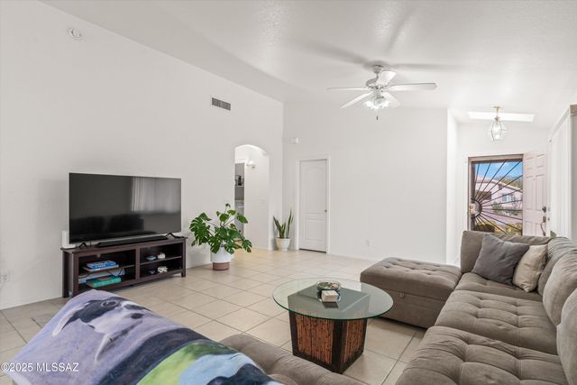 2081 W Cholla Vista Drive, Tucson, AZ 85704