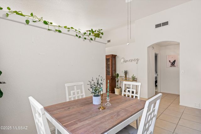 2081 W Cholla Vista Drive, Tucson, AZ 85704