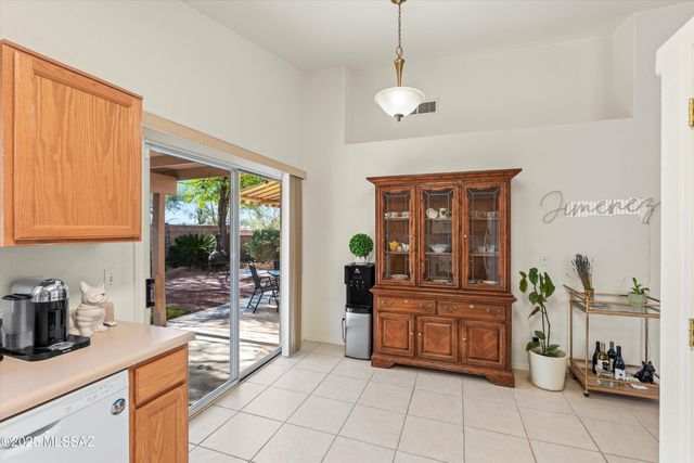 2081 W Cholla Vista Drive, Tucson, AZ 85704