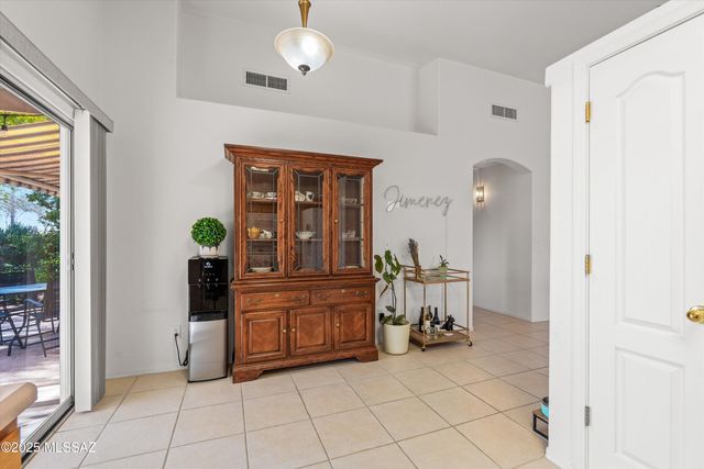 2081 W Cholla Vista Drive, Tucson, AZ 85704