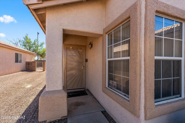 2081 W Cholla Vista Drive, Tucson, AZ 85704