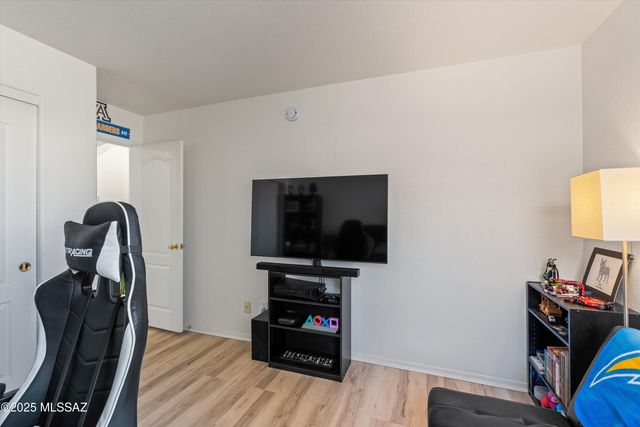 2081 W Cholla Vista Drive, Tucson, AZ 85704