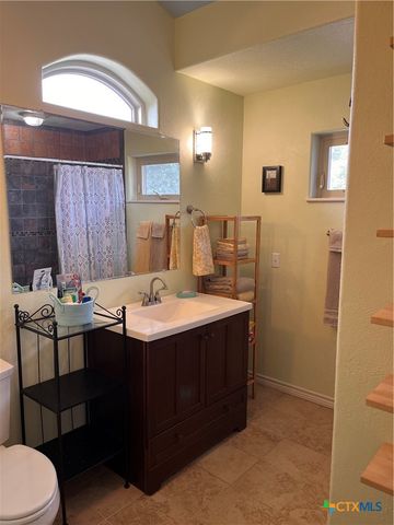 121 Butler Lane, Martindale, TX 78655