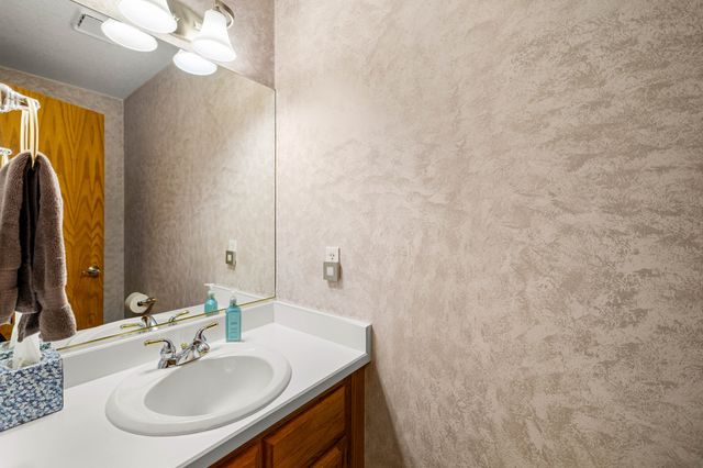 1406 NW Parkridge Place, Ankeny, IA 50023