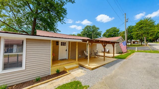 146 Lakeshore Dr, Springville, TN 38256