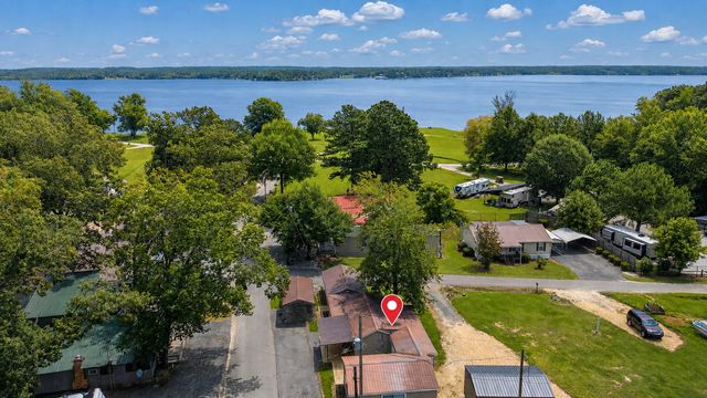 146 Lakeshore Dr, Springville, TN 38256