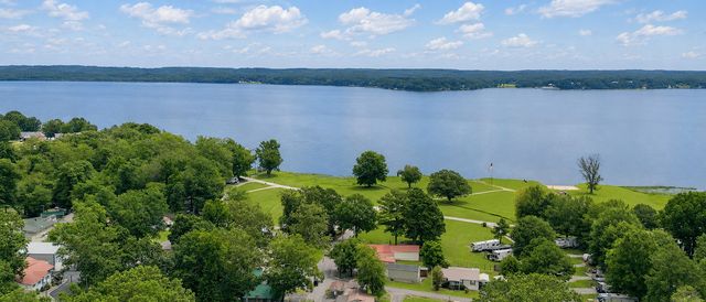146 Lakeshore Dr, Springville, TN 38256