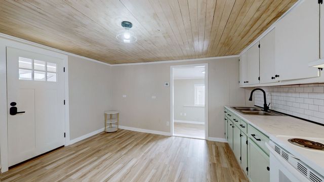 146 Lakeshore Dr, Springville, TN 38256