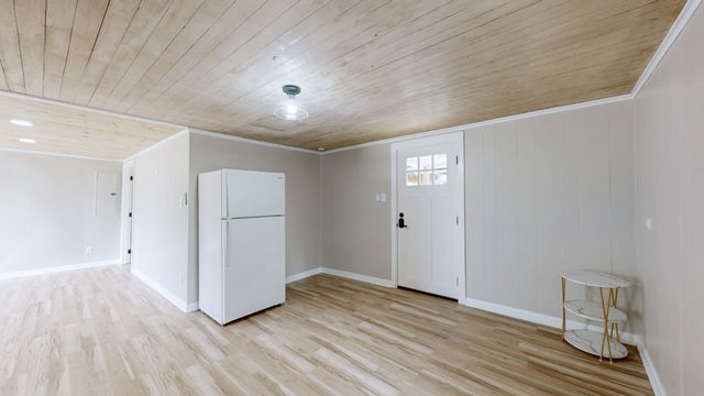 146 Lakeshore Dr, Springville, TN 38256