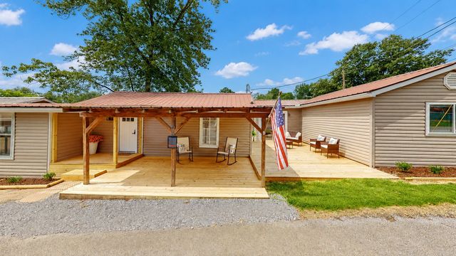 146 Lakeshore Dr, Springville, TN 38256