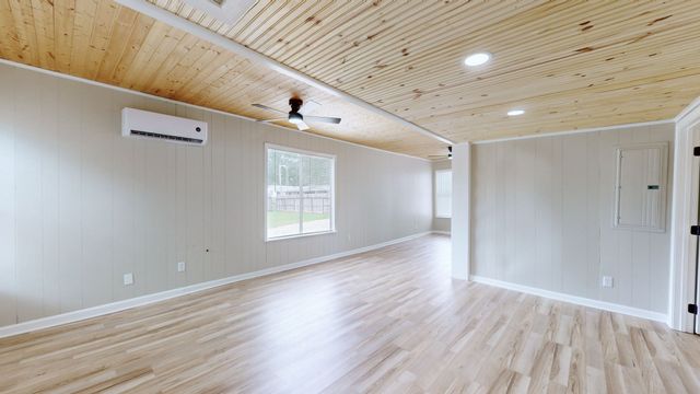 146 Lakeshore Dr, Springville, TN 38256