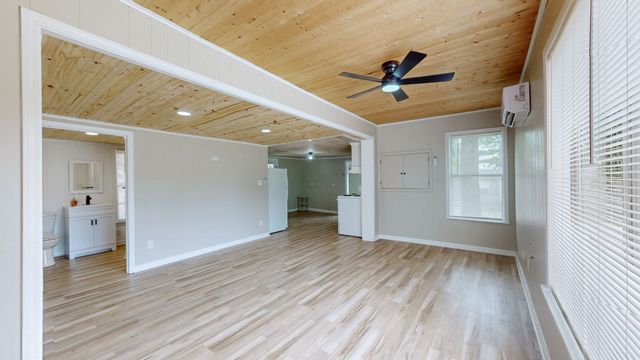 146 Lakeshore Dr, Springville, TN 38256
