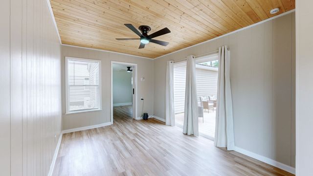 146 Lakeshore Dr, Springville, TN 38256