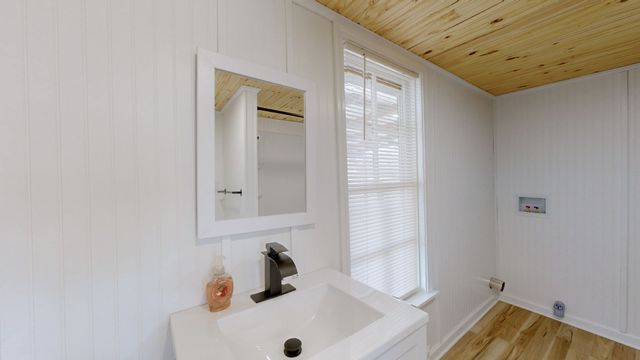 146 Lakeshore Dr, Springville, TN 38256