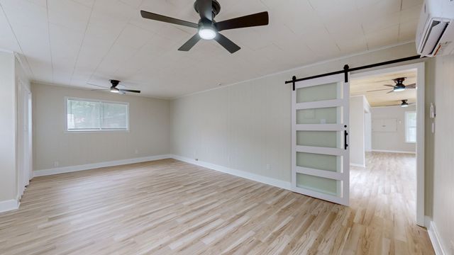 146 Lakeshore Dr, Springville, TN 38256
