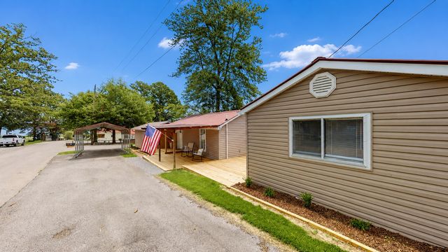 146 Lakeshore Dr, Springville, TN 38256
