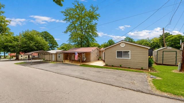 146 Lakeshore Dr, Springville, TN 38256