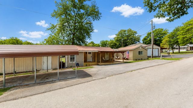 146 Lakeshore Dr, Springville, TN 38256