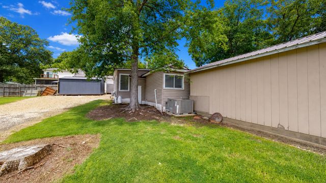 146 Lakeshore Dr, Springville, TN 38256