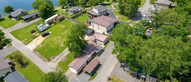 146 Lakeshore Dr, Springville, TN 38256
