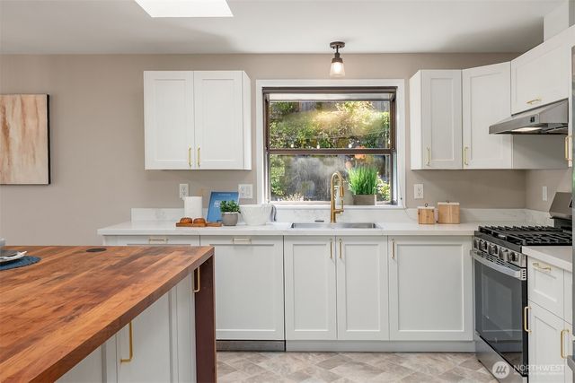 23023 39th Avenue W, Brier, WA 98036
