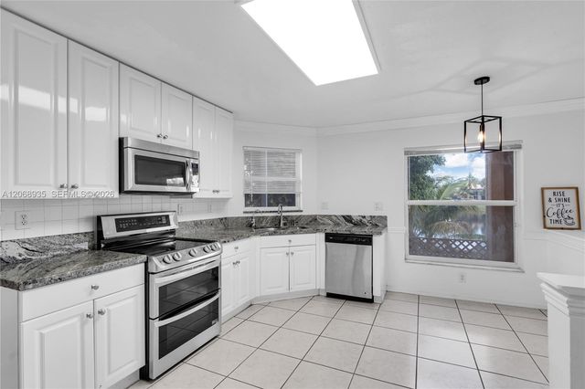 1413 SW 158th Avenue, Pembroke Pines, FL 33027