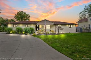 4255 Lakewood Drive, Waterford, MI 48329