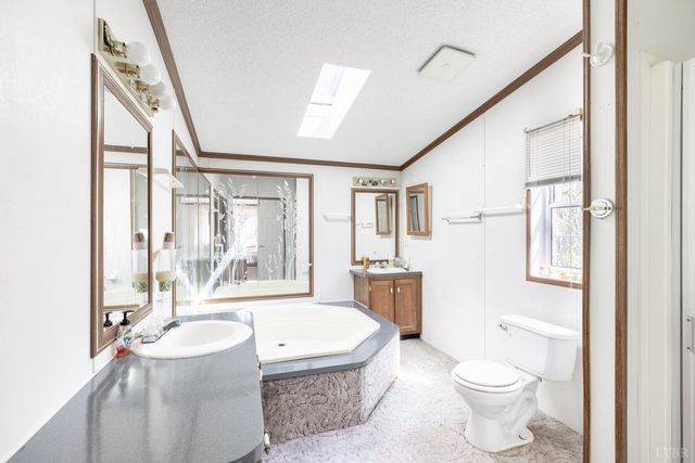 750 Price Ln, Pamplin, VA 23958