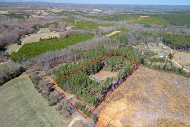 750 Price Ln, Pamplin, VA 23958