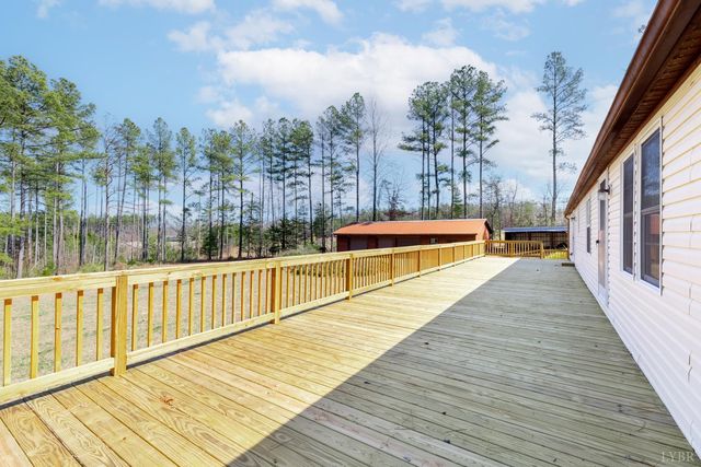 750 Price Ln, Pamplin, VA 23958