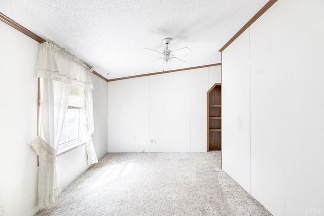 750 Price Ln, Pamplin, VA 23958