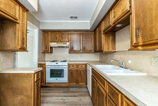 7406 Waco Avenue, D, Lubbock, TX 79423