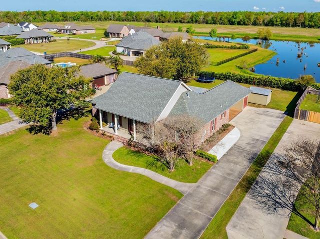 462 Meadow View Court, Thibodaux, LA 70301